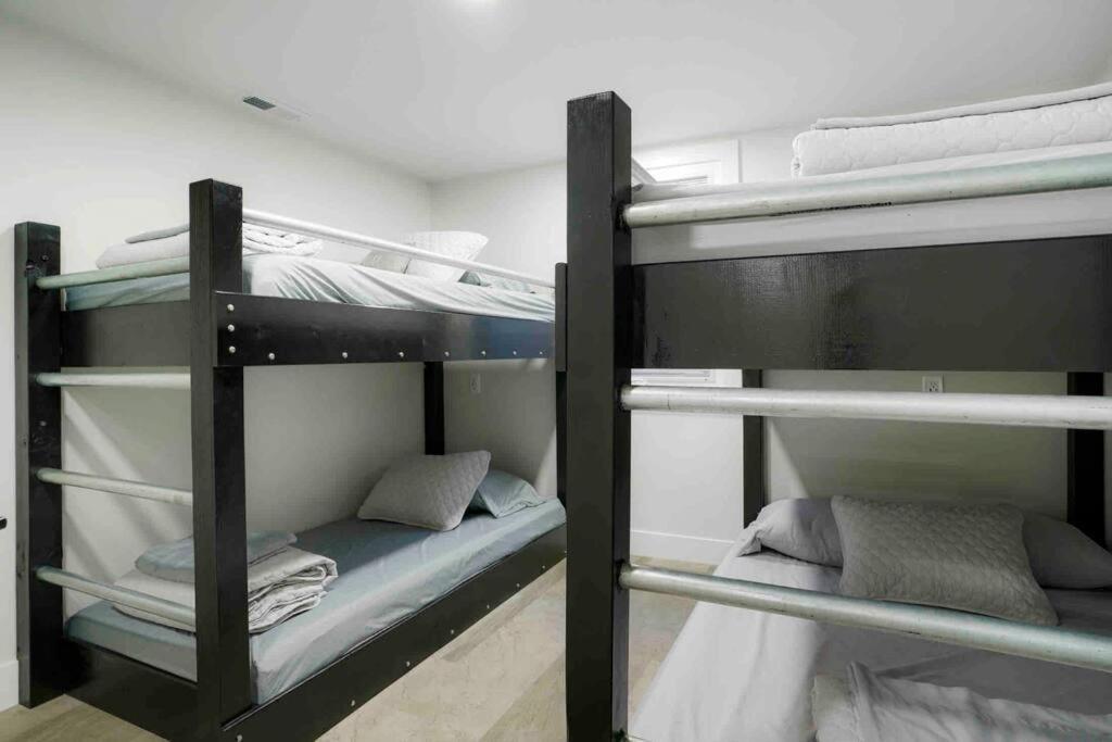 Sleeps 16 - 15 Min/Downtown, 10 Min/Medical Center Villa Aurora Kültér fotó